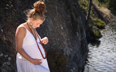 Vårda din gravida mage med mammaolja